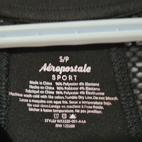 Aeropostale Black Fitted Graphic Tee - Picture 2 of 4